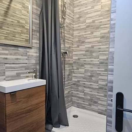 Spacieux, Chaleureux Et Refait A Neuf. Apartment *